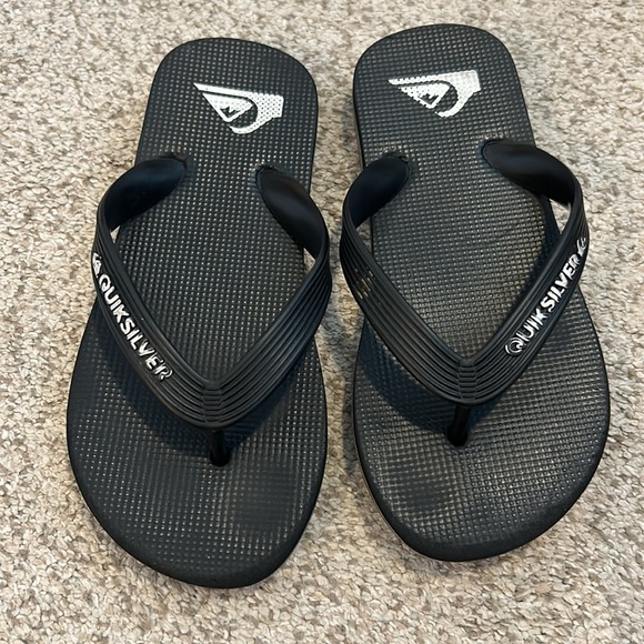 Quicksilver Kids Black Flip Flops, size 13 - Picture 2 of 5